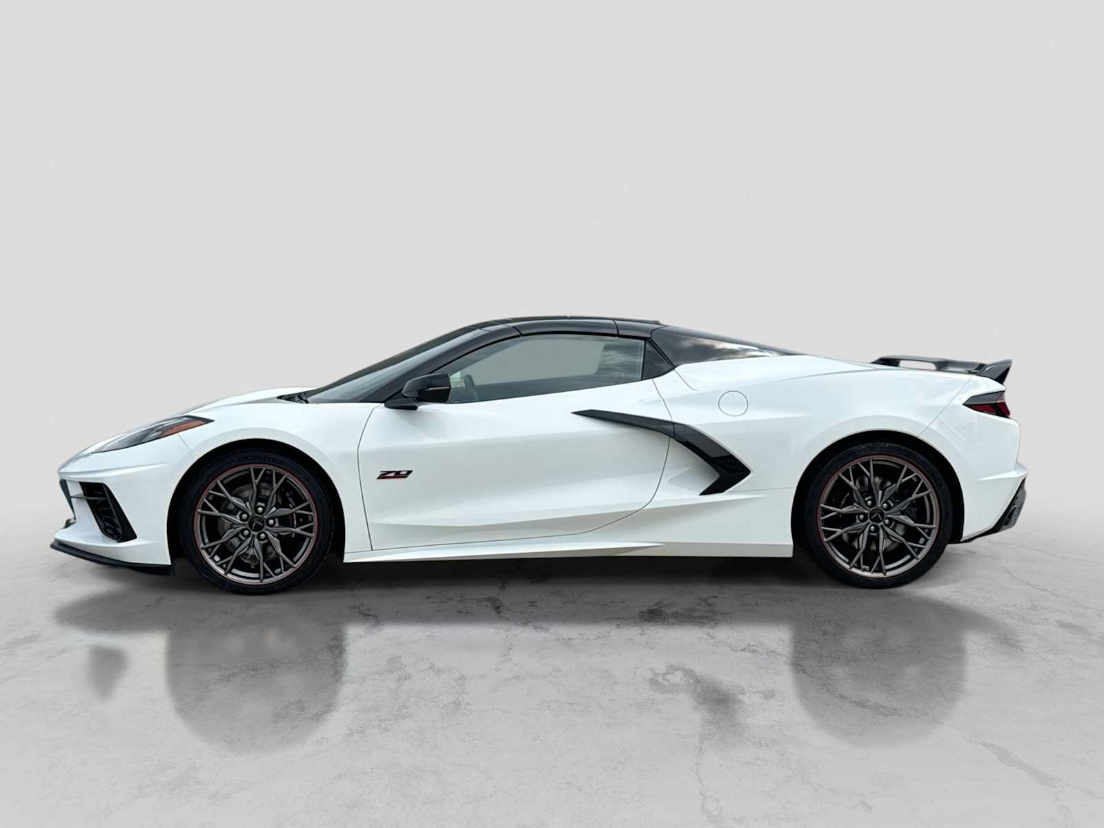 Used 2023 Chevrolet Corvette Stingray Preferred Conv w/ Z51 Performance Package RWD image 3