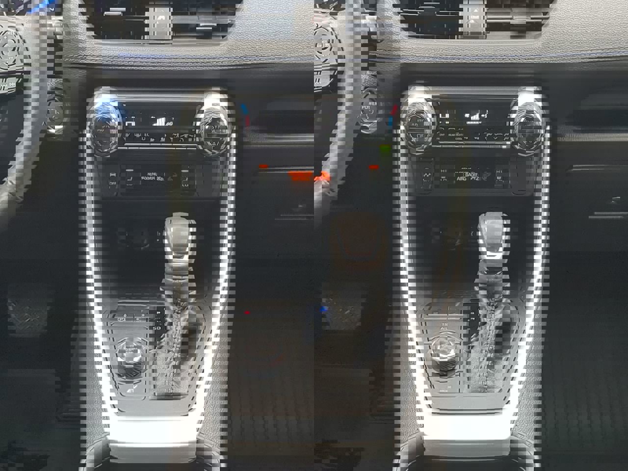 Used 2022 Toyota RAV4 SE w/ Convenience Package image 17