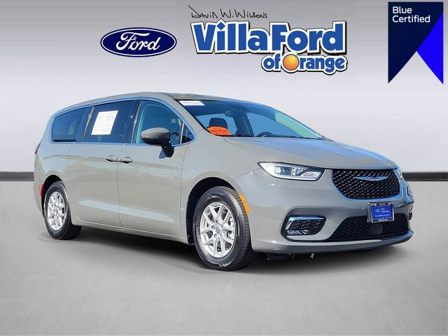 Used 2023 Chrysler Pacifica Touring-L image 1