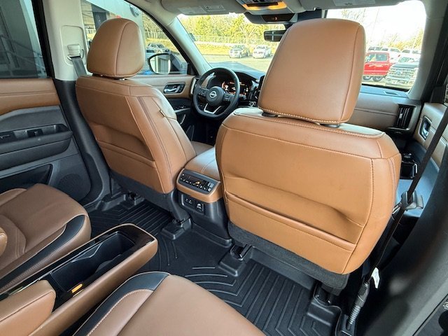 Used 2023 Nissan Pathfinder Platinum image 13