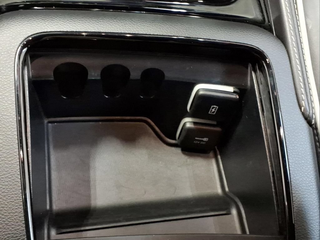 Used 2025 Chrysler Pacifica Limited FWD image 14