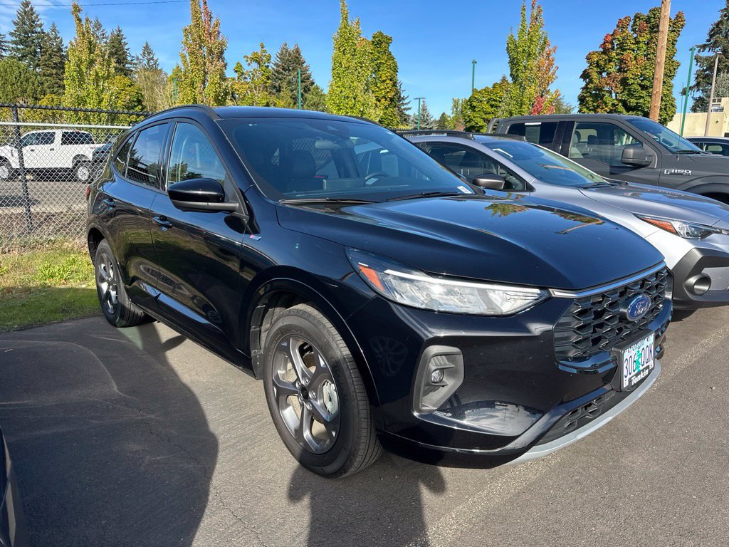 Certified 2024 Ford Escape ST-Line Select w/ Tech Pack #2 AWD/4WD image 2
