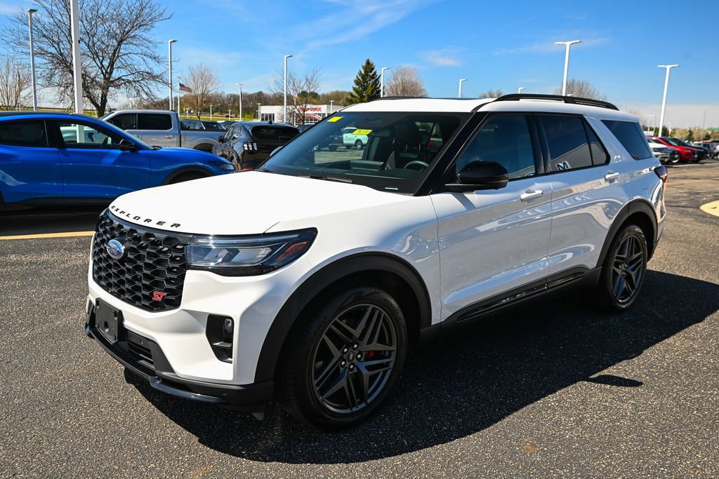 Certified 2025 Ford Explorer ST AWD/4WD image 9