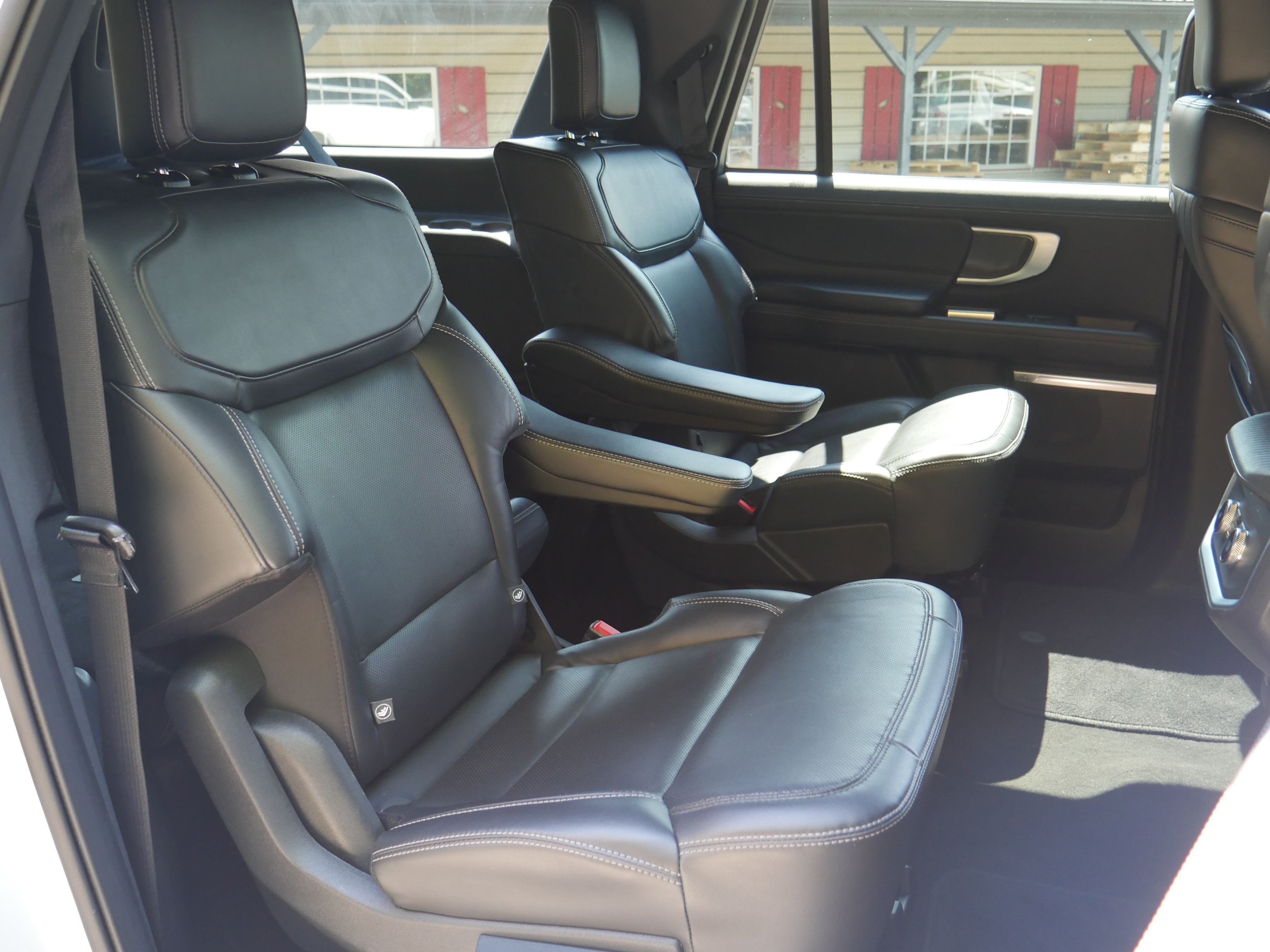 Certified 2025 Ford Expedition Max Platinum w/ Stealth Appearance Package AWD/4WD image 32