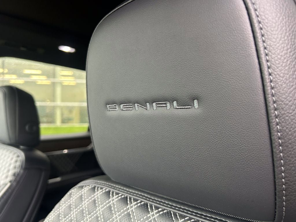 Used 2025 GMC Acadia Denali w/ Super Cruise Package AWD/4WD image 11