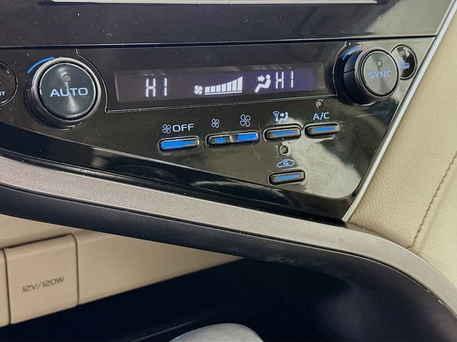 Used 2018 Toyota Camry L image 16