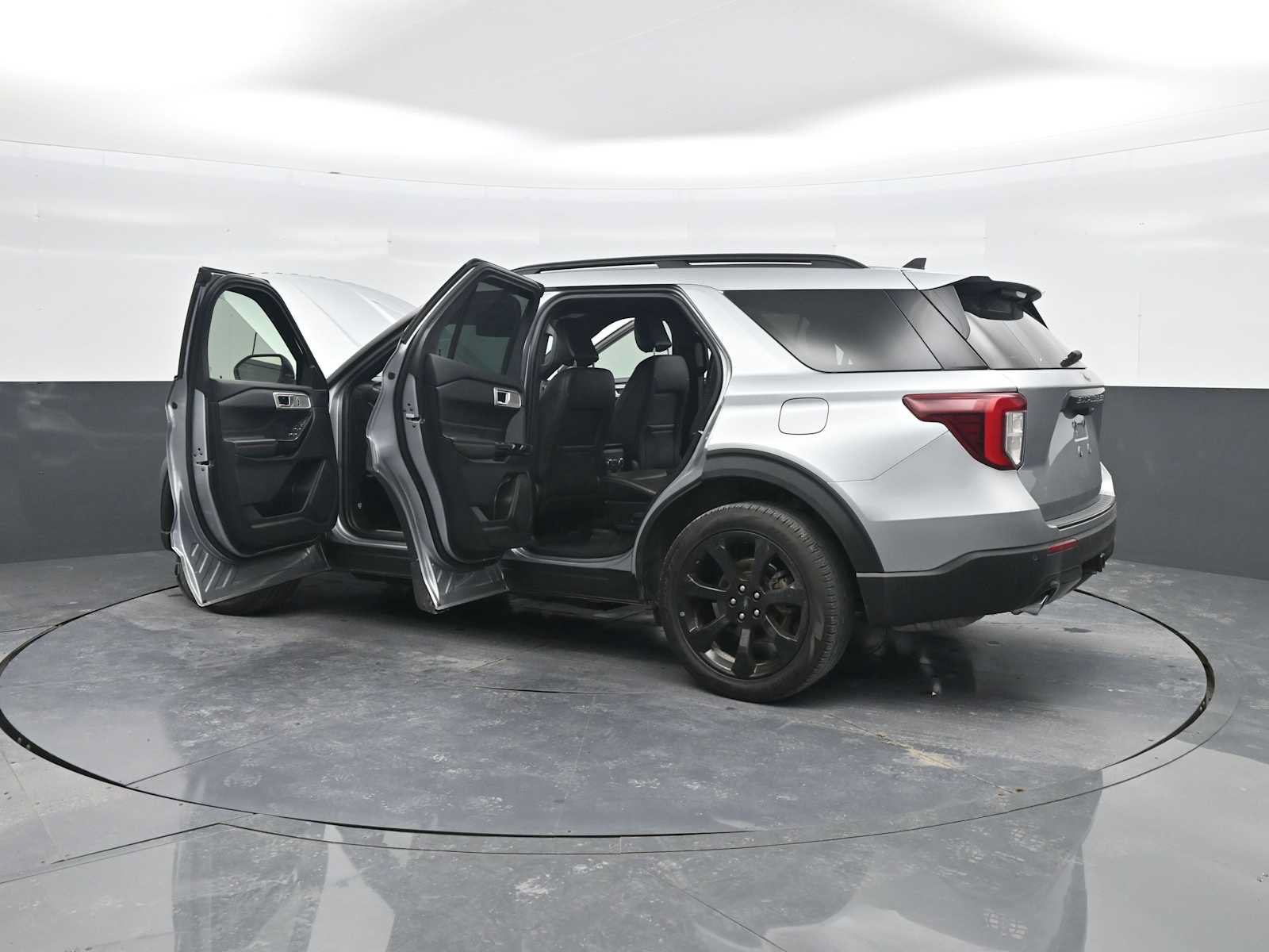 Certified 2024 Ford Explorer ST-Line w/ Class IV Trailer Tow Package AWD/4WD image 46