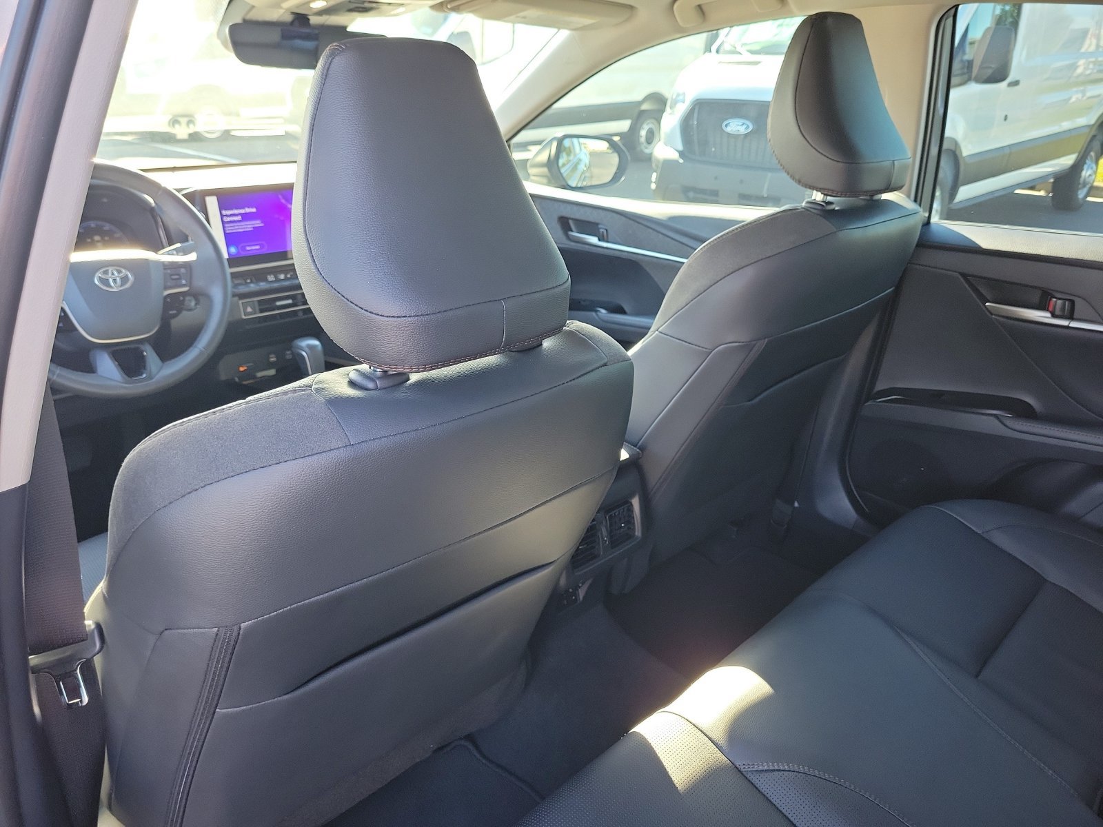 Used 2025 Toyota Camry XLE FWD image 8