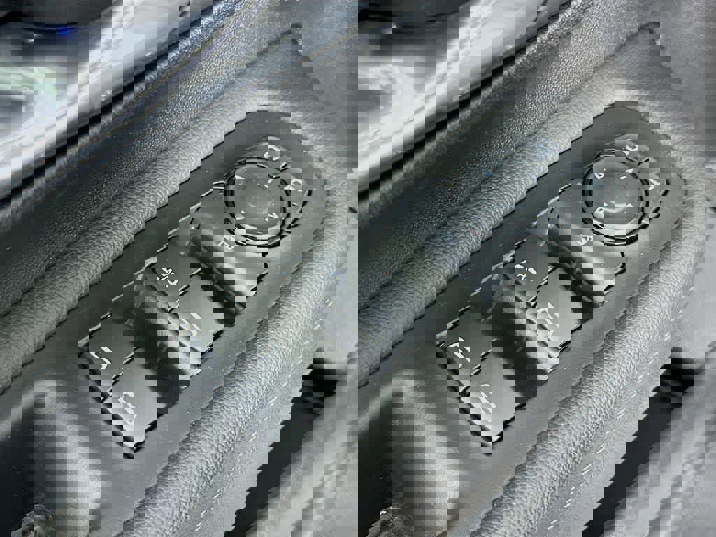 Used 2022 GMC Terrain SLE w/ Driver Convenience Package image 28