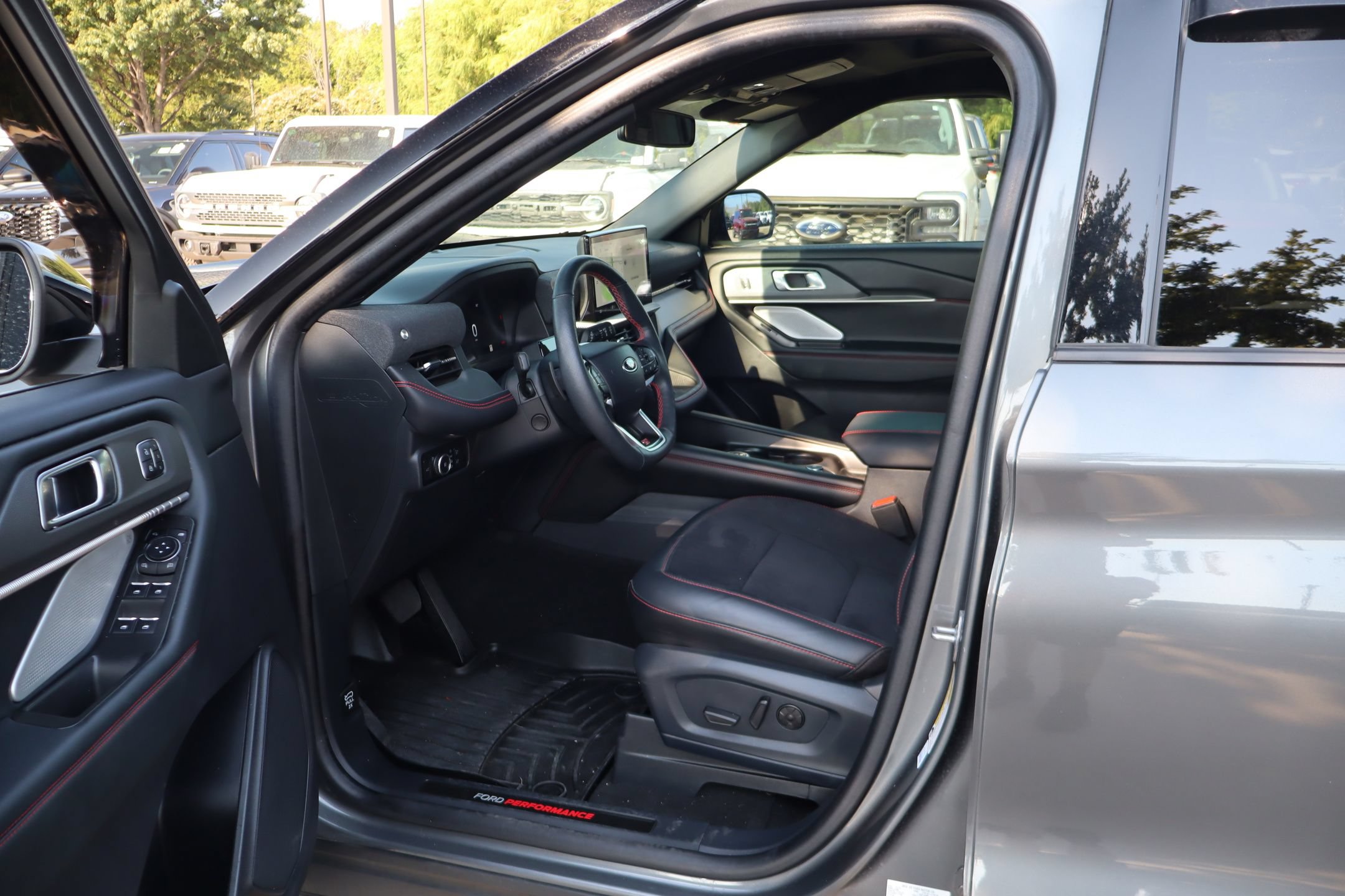 Certified 2025 Ford Explorer ST AWD/4WD image 27