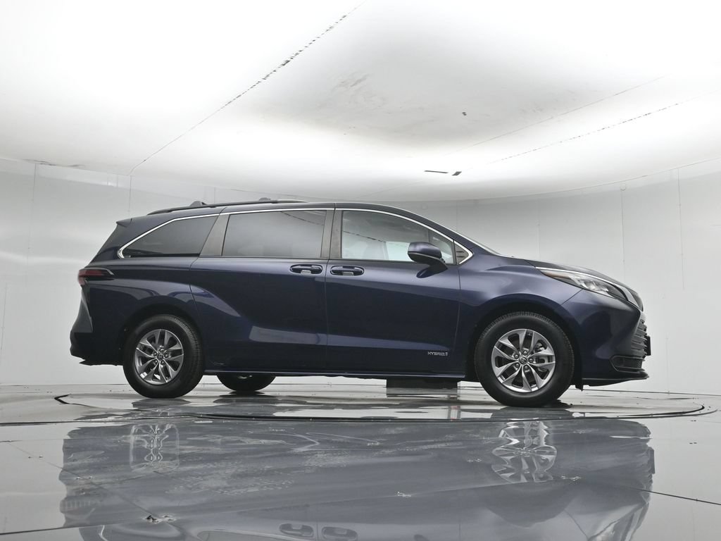 Used 2021 Toyota Sienna LE w/ LE Plus Package FWD image 52