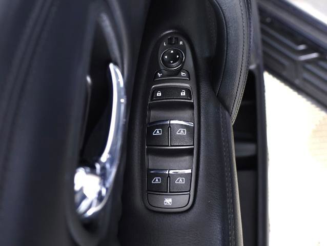 Used 2022 Nissan Armada SL w/ Captain's Chairs Package image 18