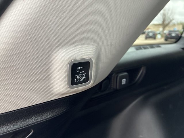 Used 2023 Jeep Grand Cherokee Limited AWD/4WD image 39