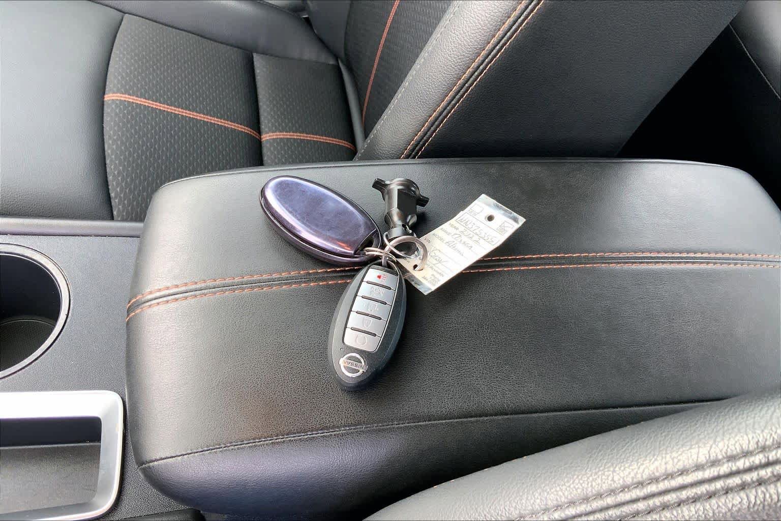 Used 2022 Nissan Altima 2.5 SR w/ Midnight Edition Package FWD image 15