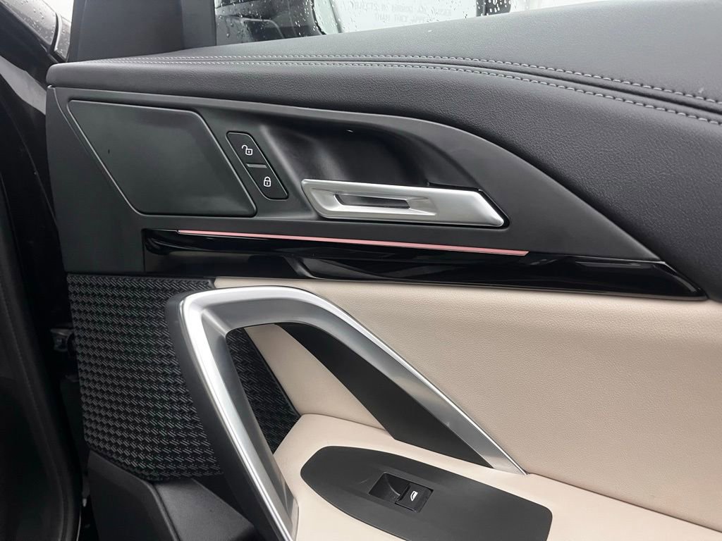 Used 2025 BMW X1 xDrive28i w/ Technology Package image 27