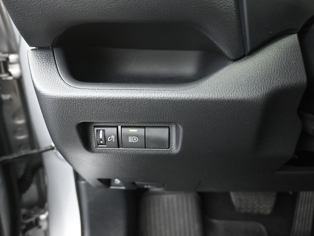 Used 2025 Toyota RAV4 SE image 19