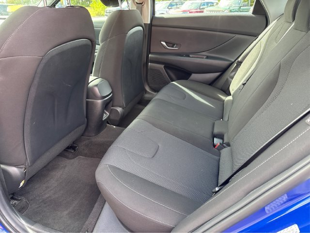 Used 2024 Hyundai Elantra SE FWD image 13