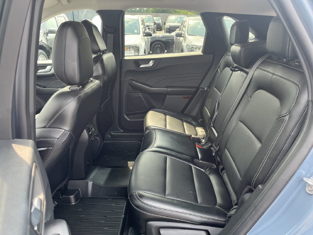 Certified 2025 Ford Escape Platinum AWD/4WD image 4