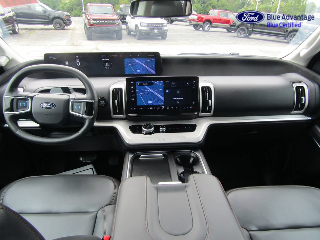 Certified 2025 Ford Expedition Active AWD/4WD image 4
