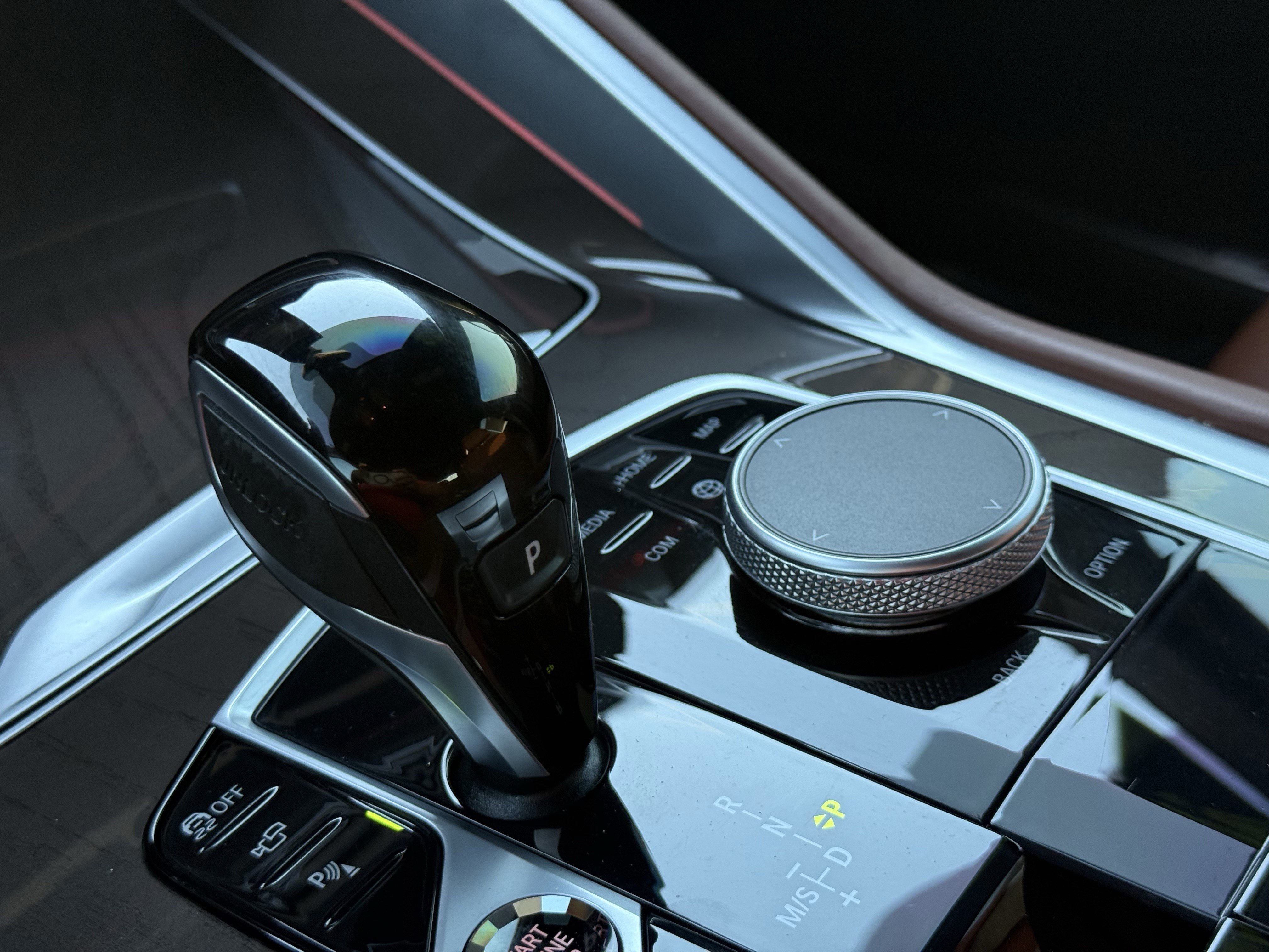 Used 2022 BMW X6 xDrive40i w/ M Sport Package image 32