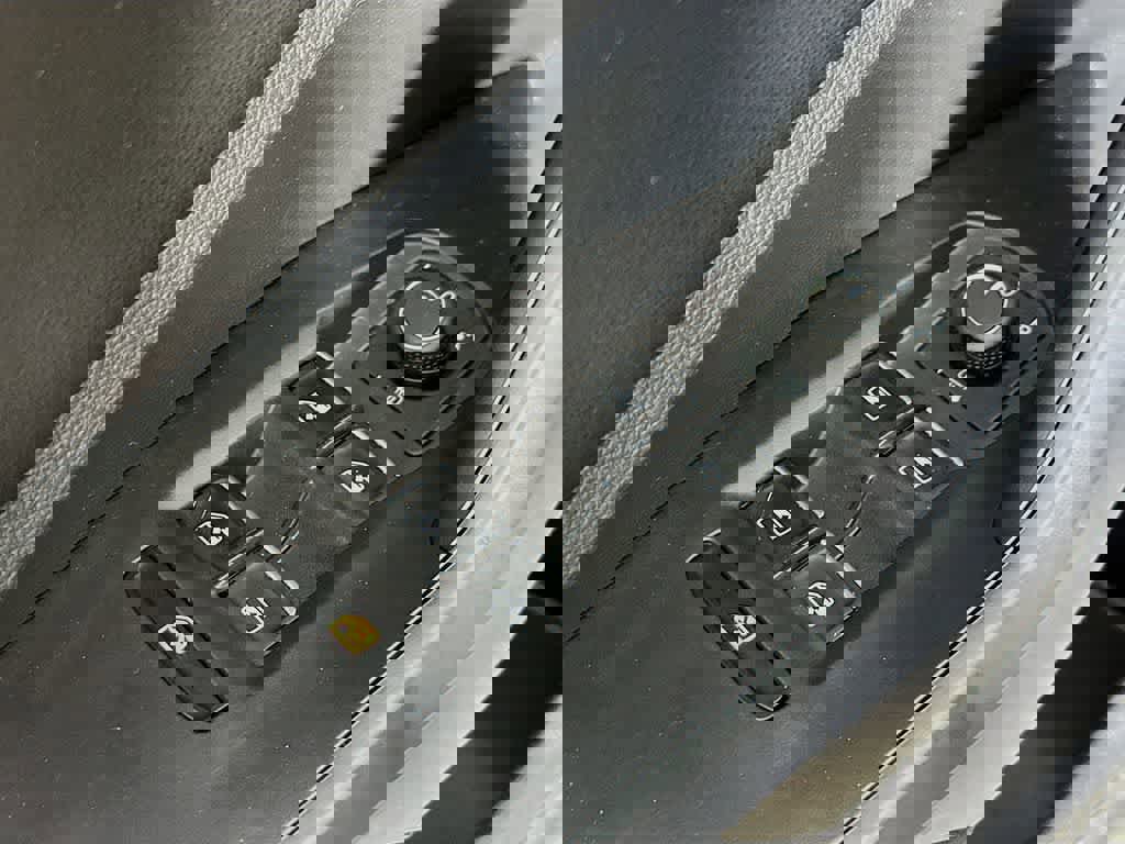 Used 2024 Volkswagen Jetta SE image 28