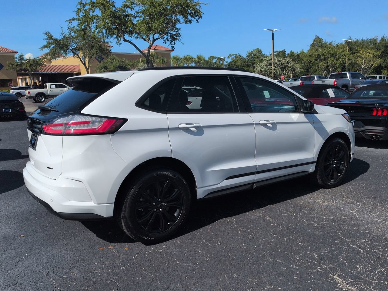 Certified 2024 Ford Edge SE w/ Black Appearance Package AWD/4WD image 3