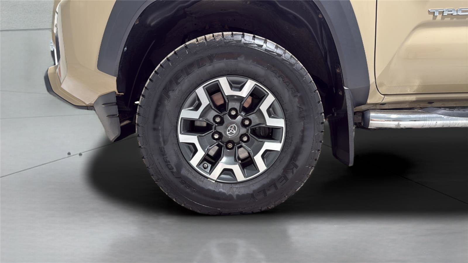 Used 2018 Toyota Tacoma TRD Off-Road w/ Technology Package AWD/4WD image 31