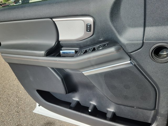 Certified 2025 Ford Expedition Active AWD/4WD image 9