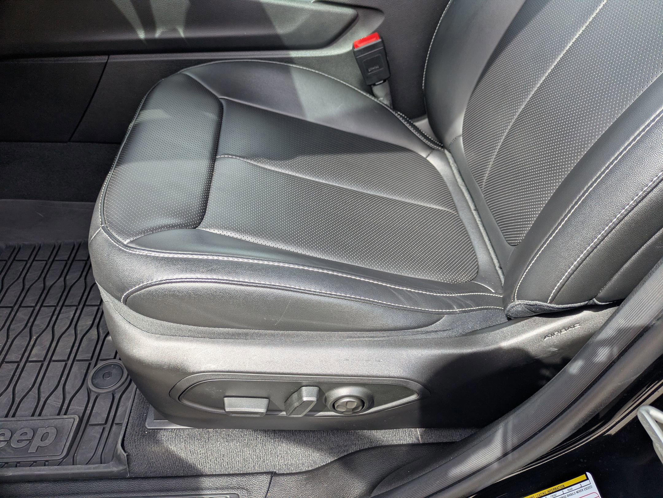 Used 2023 Jeep Grand Cherokee Limited w/ Luxury Tech Group II AWD/4WD image 13