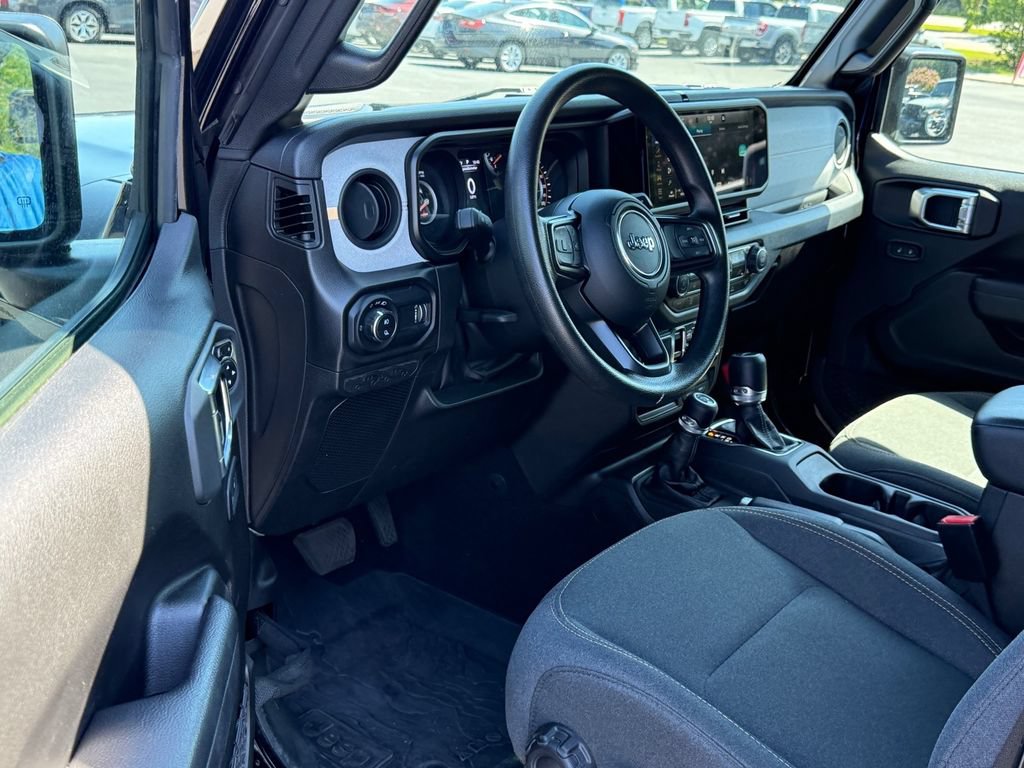 Used 2024 Jeep Gladiator Sport AWD/4WD image 10