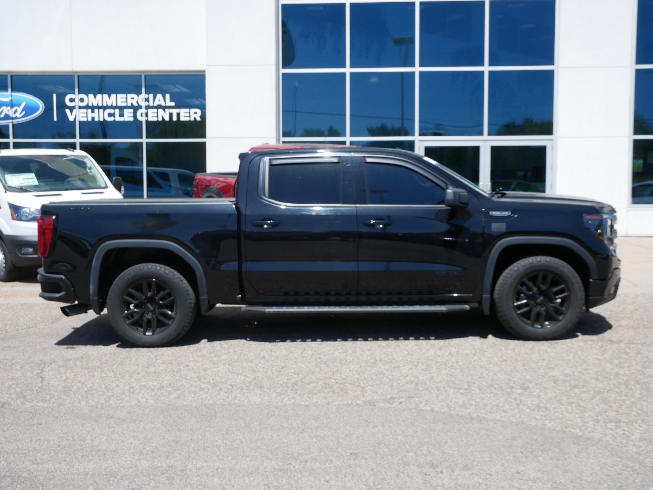 Used 2022 GMC Sierra 1500 Elevation AWD/4WD image 2