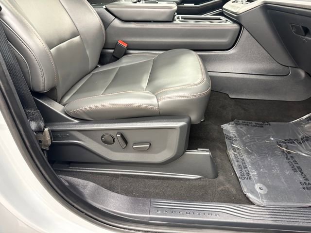Certified 2025 Ford Expedition Active image 12