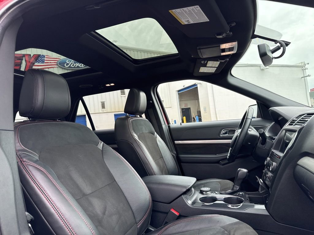 Certified 2019 Ford Explorer XLT w/ Equipment Group 202A AWD/4WD image 29