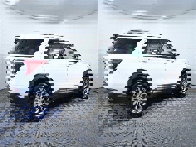 Certified 2022 Ford Explorer Limited w/ Equipment Group 301A image 8