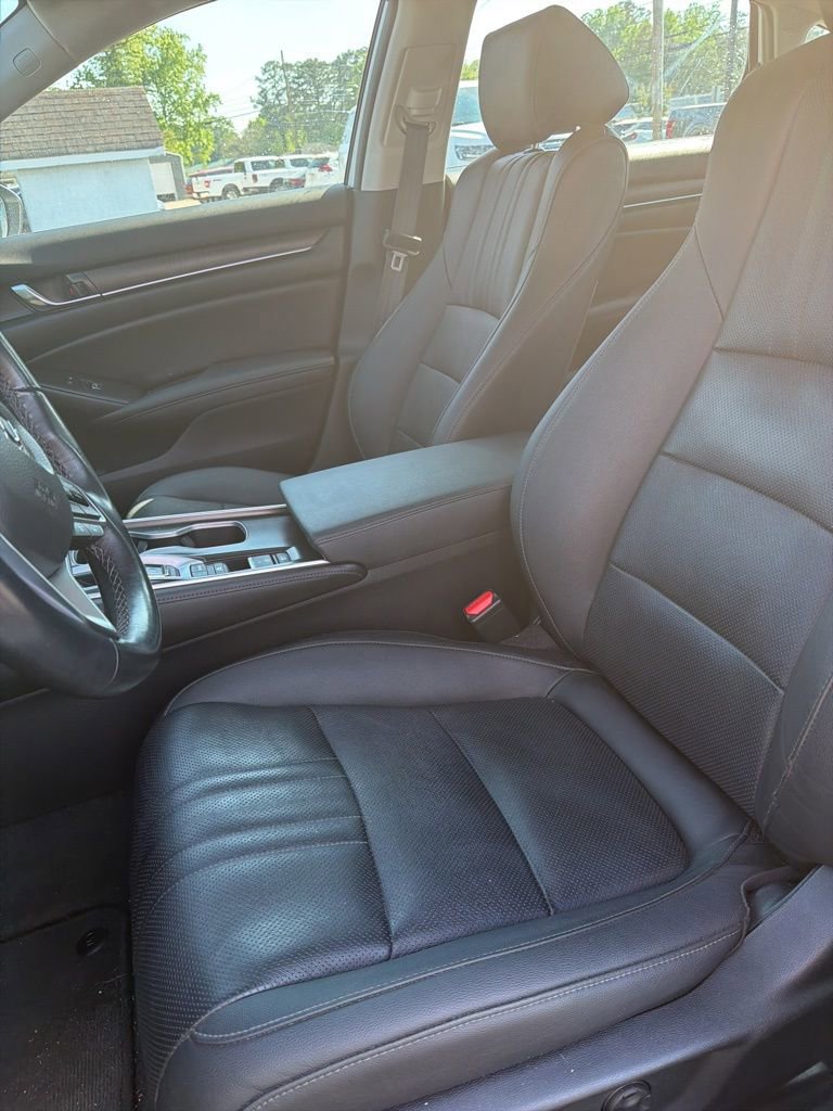 Used 2019 Honda Accord Touring image 6