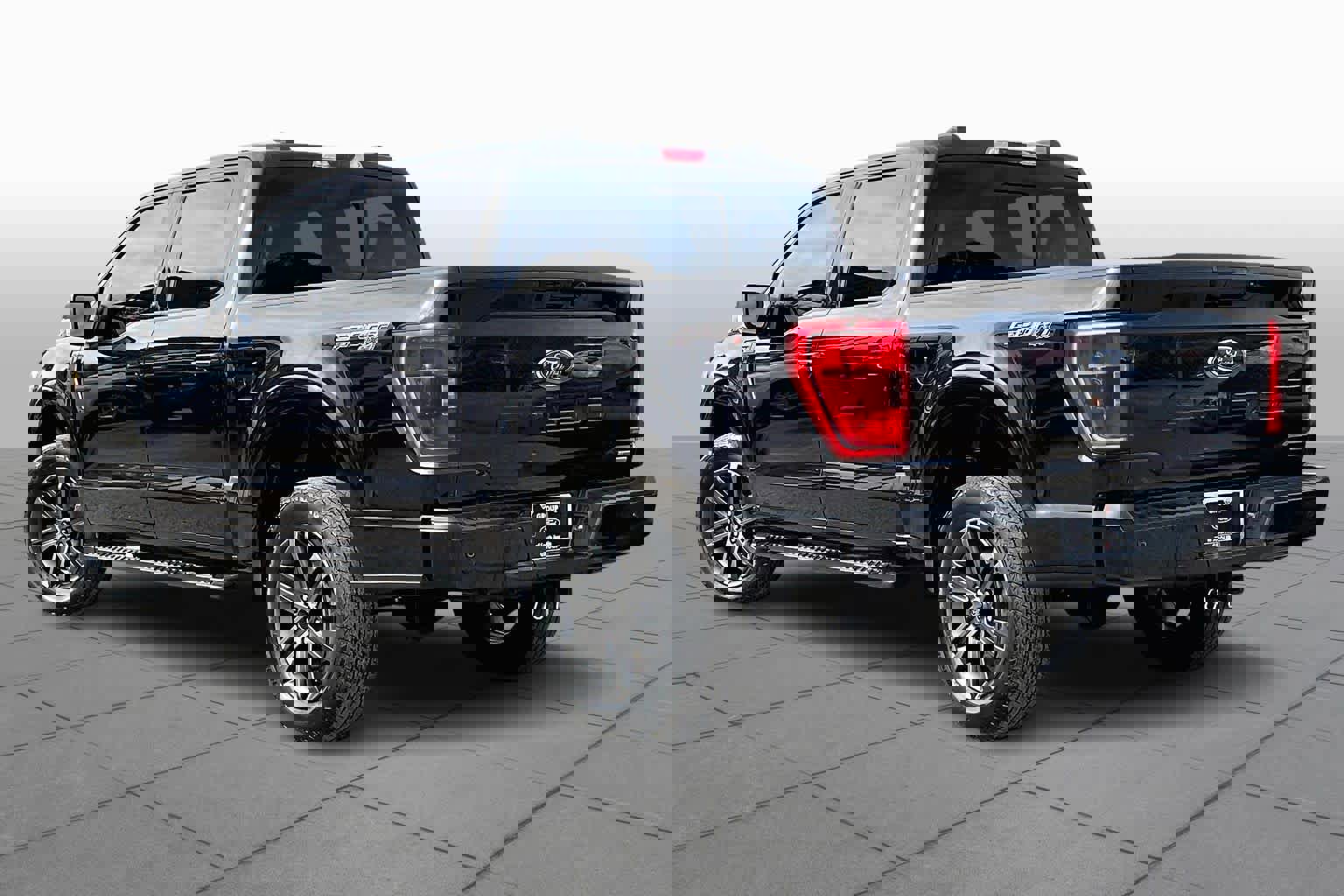 Certified 2022 Ford F150 XLT w/ Equipment Group 302A High image 4