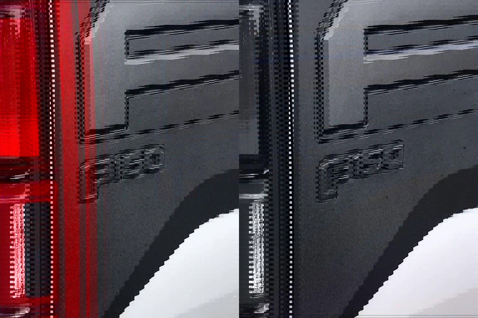 Certified 2019 Ford F150 Raptor w/ Equipment Group 802A Luxury image 30