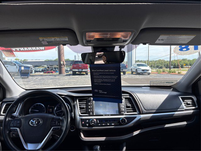 Used 2018 Toyota Highlander Limited AWD/4WD image 21