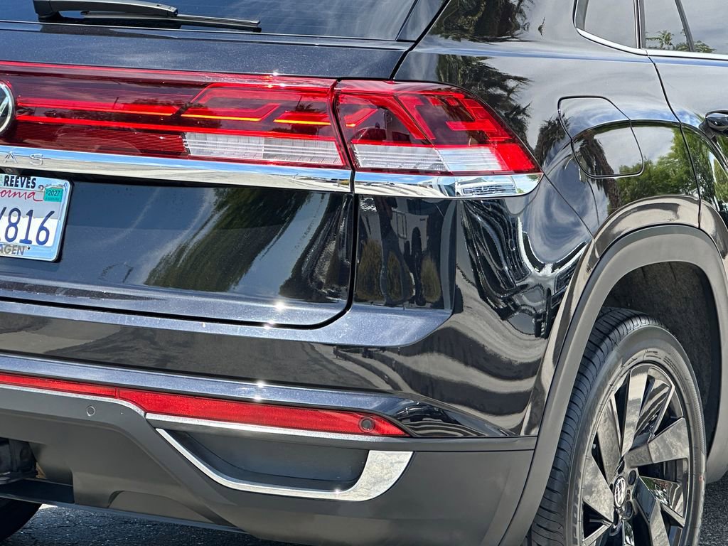 Used 2024 Volkswagen Atlas Cross Sport SE FWD image 8