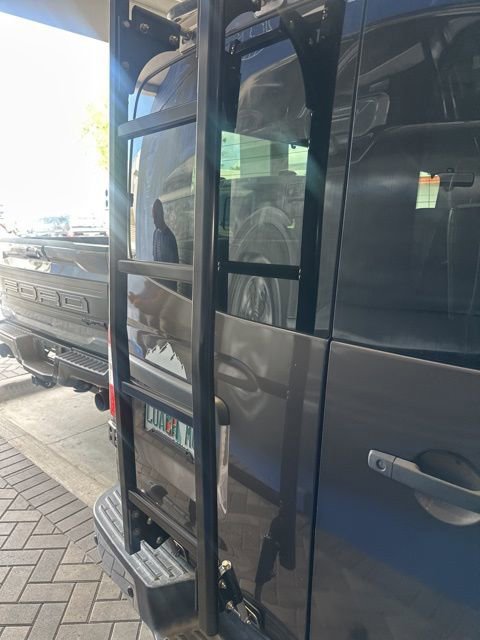 Used 2018 Nissan NV 3500 SL image 16