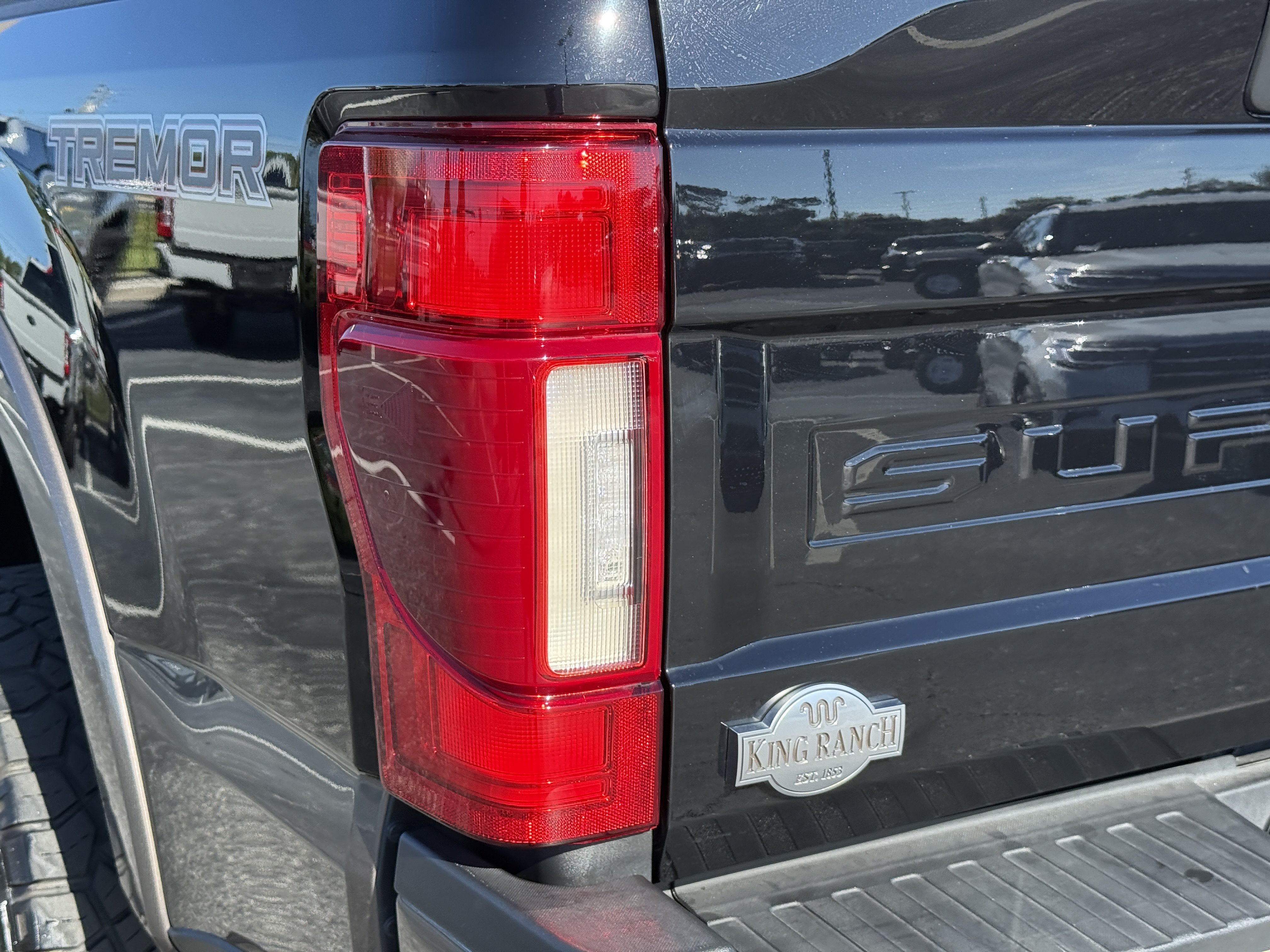 Certified 2022 Ford F350 King Ranch w/ Tremor Off-Road Package AWD/4WD image 9