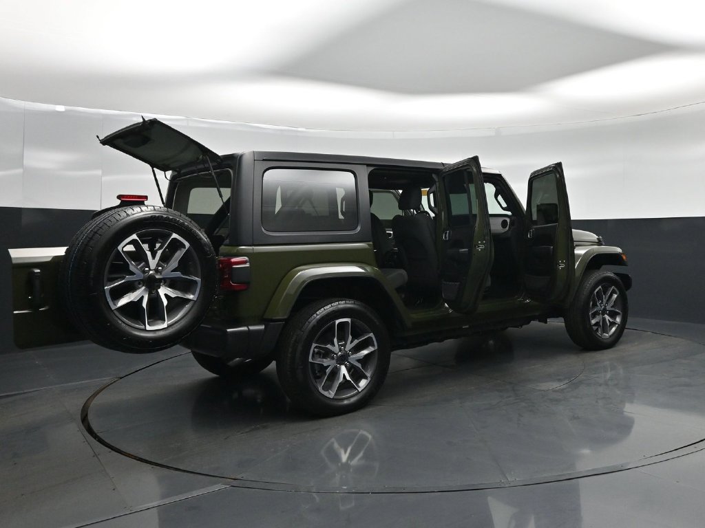 Used 2024 Jeep Wrangler Unlimited w/ Convenience Group AWD/4WD image 6