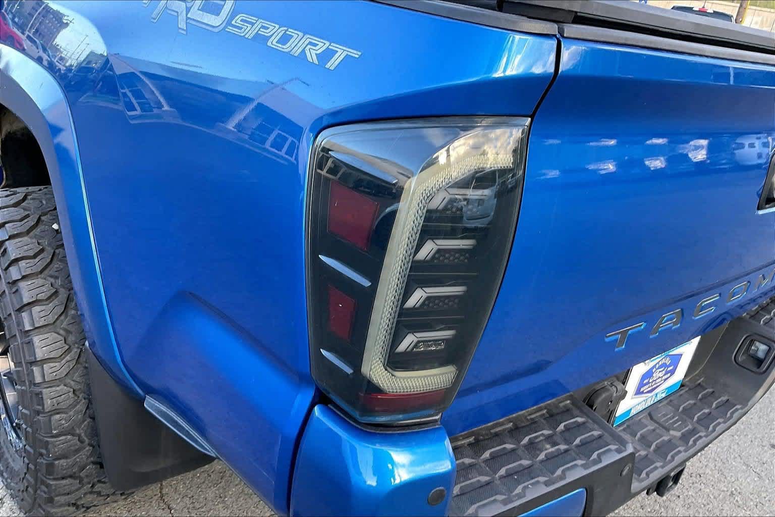 Used 2017 Toyota Tacoma TRD Sport RWD image 32