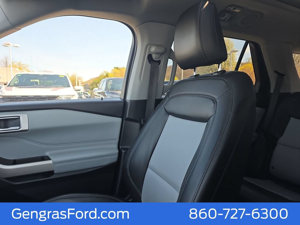 Certified 2022 Ford Explorer XLT w/ Equipment Group 202A AWD/4WD image 41