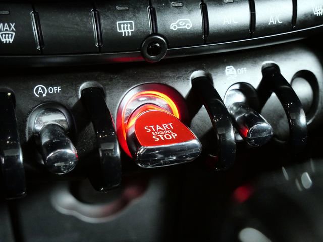 Used 2019 MINI Cooper 4-Door Hardtop image 21