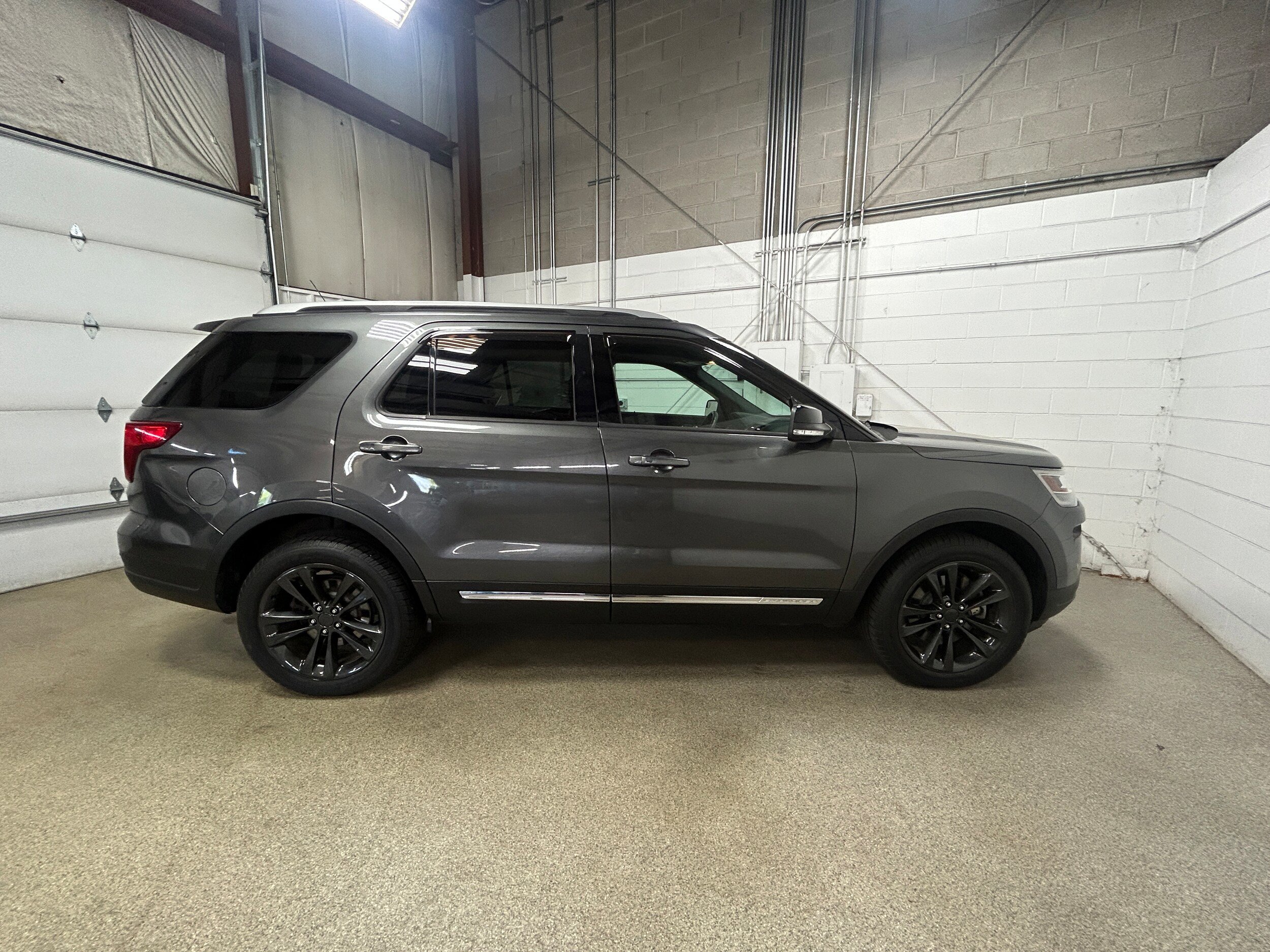 Certified 2018 Ford Explorer XLT w/ Equipment Group 202A AWD/4WD image 6