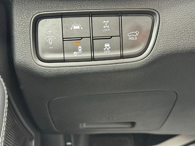 Used 2020 Hyundai Santa Fe Limited AWD/4WD image 16