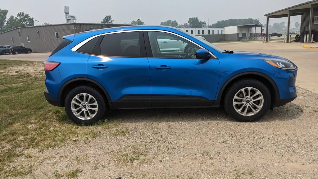 Certified 2021 Ford Escape SE w/ Cold Weather Package AWD/4WD image 2