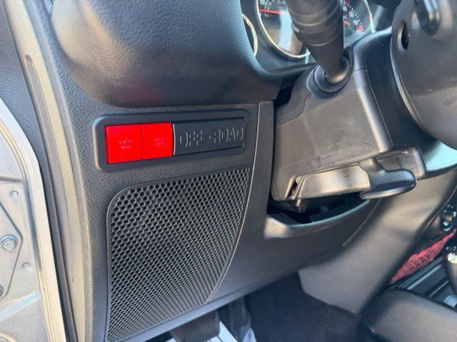 Used 2017 Jeep Wrangler Unlimited Rubicon AWD/4WD image 13