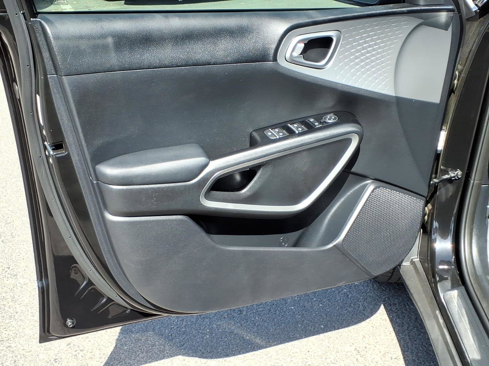 Used 2020 Kia Soul LX FWD image 20